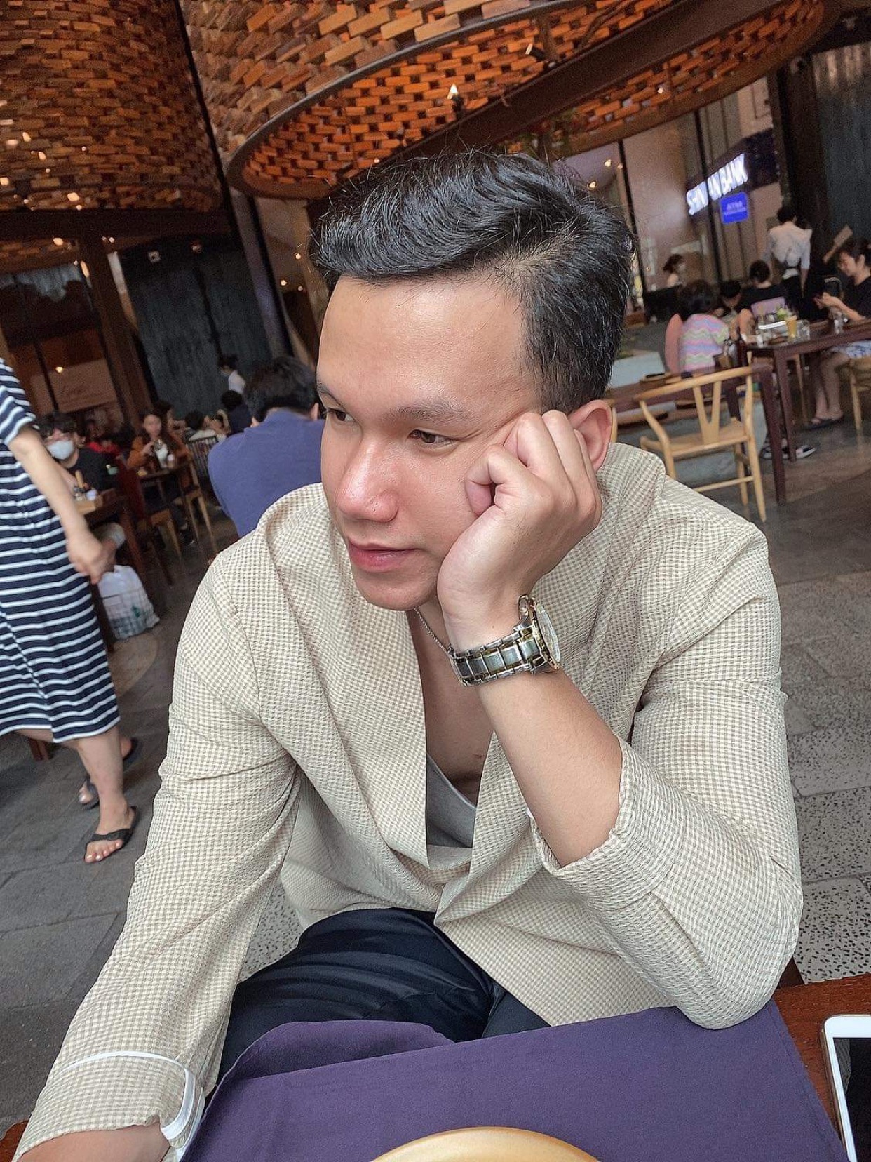 Tháng 8 