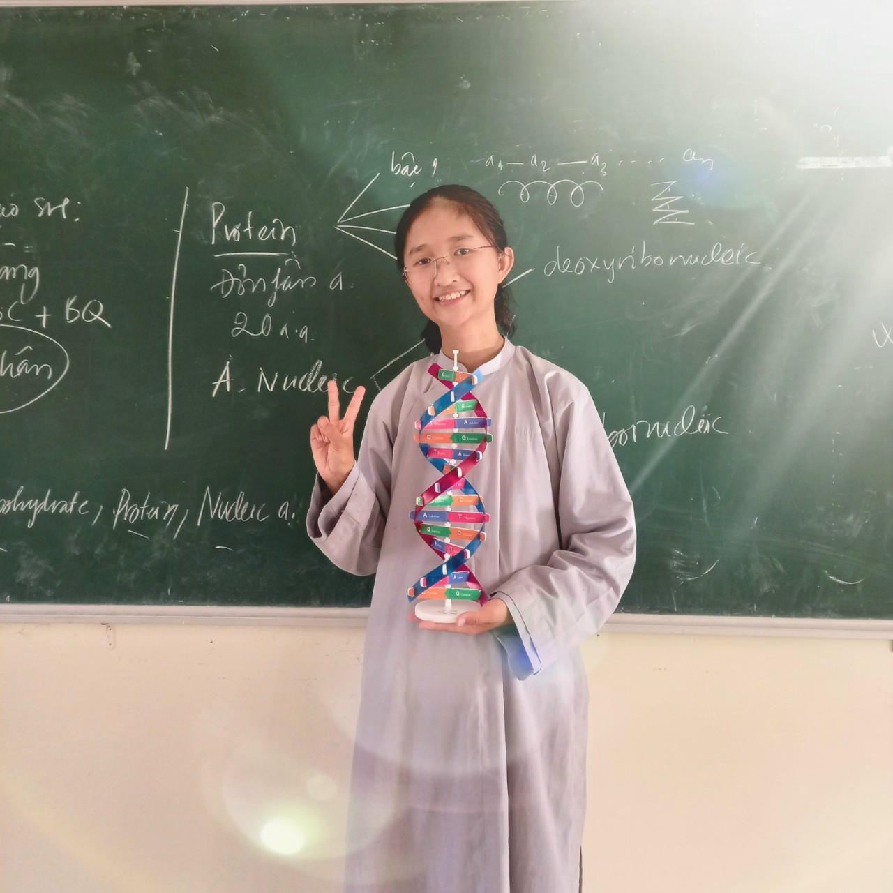 Nguyễn Thị Thùy Linh - Nguyên Chi