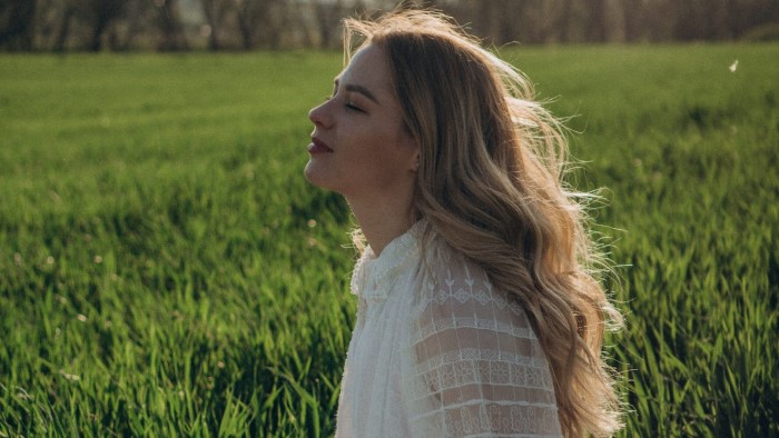 Hãy đối xử với chính bản thân bằng lòng trắc ẩn