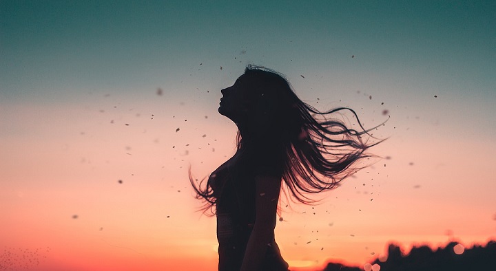 Phụ nữ sinh vào 6 khung giờ này có SỐ HOÀNG KIM, chồng con tha hồ hưởng lộc, gia đạo thịnh vượng