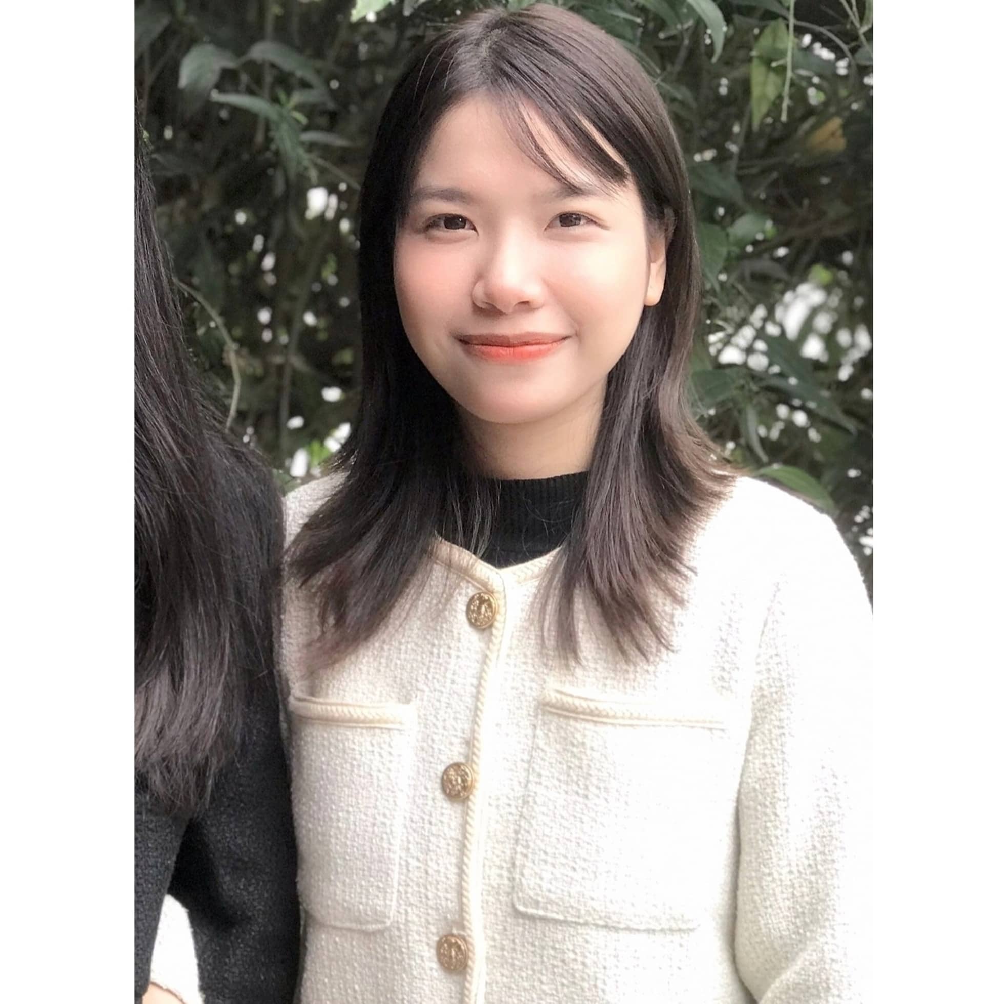 Cô bé hay cười
