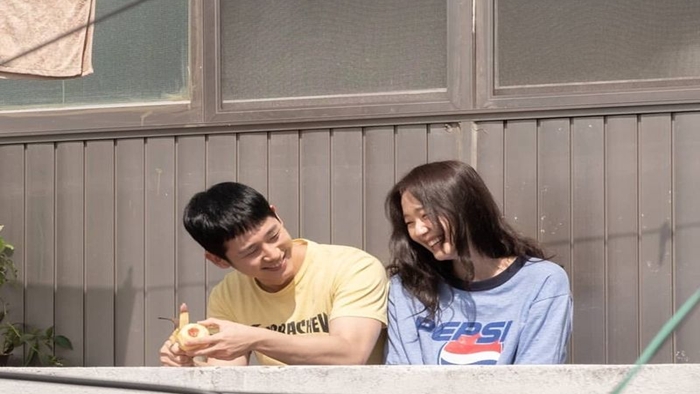 Gửi Cậu, Người Bọc Mình Trong Gai Nhọn Để Chờ Một Cái Ôm